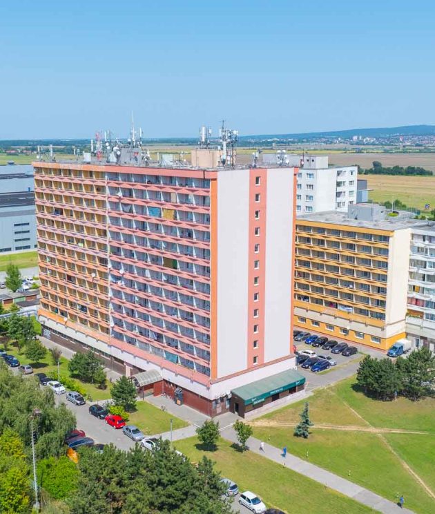 Vlastný byt – Bratislava, Devínska Nová Ves – exteriér bytového domu